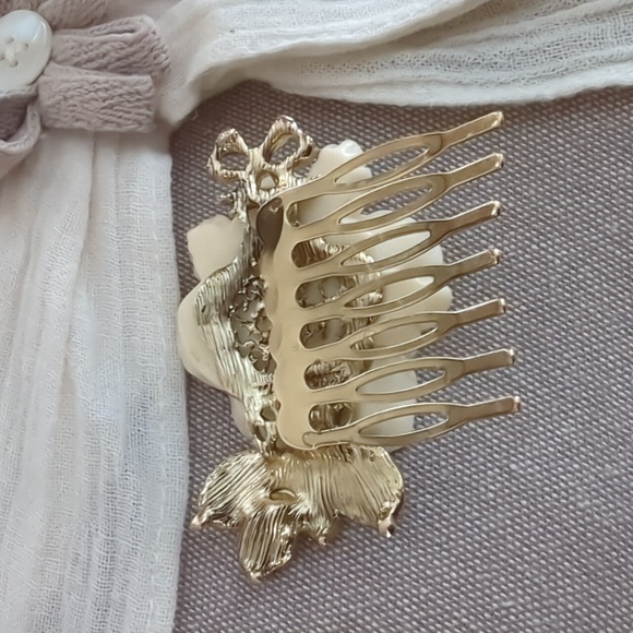 RHINESTONE & ROSE HAIR COMB - Picture 6 of 9